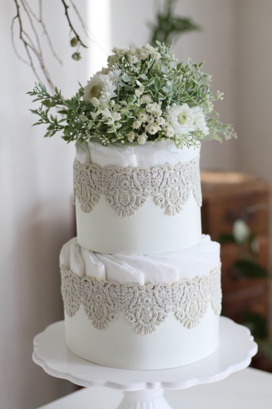 フラワーオーガニックダイパーケーキおむつケーキ「Blanc」(2段)の写真